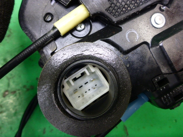 Замок двери задней правой