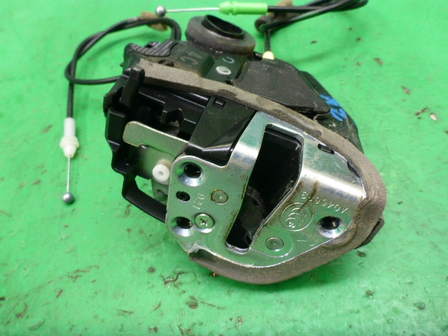 Замок двери задней правой