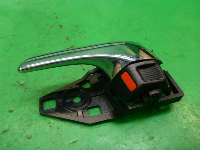 Ручка двери задней внутренняя левая