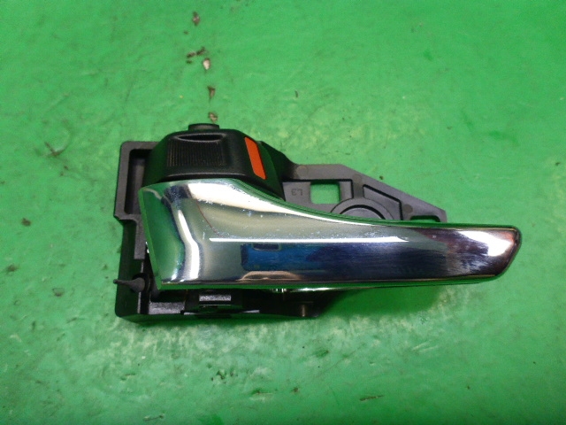 Ручка двери задней внутренняя левая