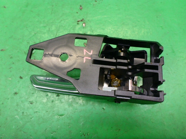 Ручка двери задней внутренняя левая