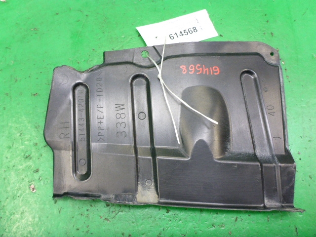 Пыльник двигателя боковой правый