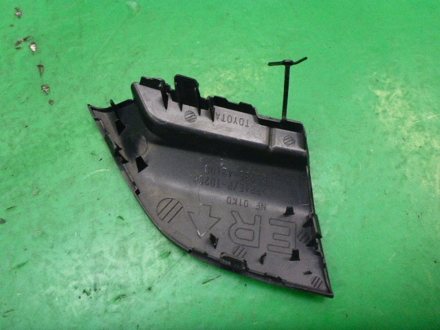 Заглушка бампера правая