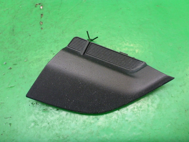 Заглушка бампера правая