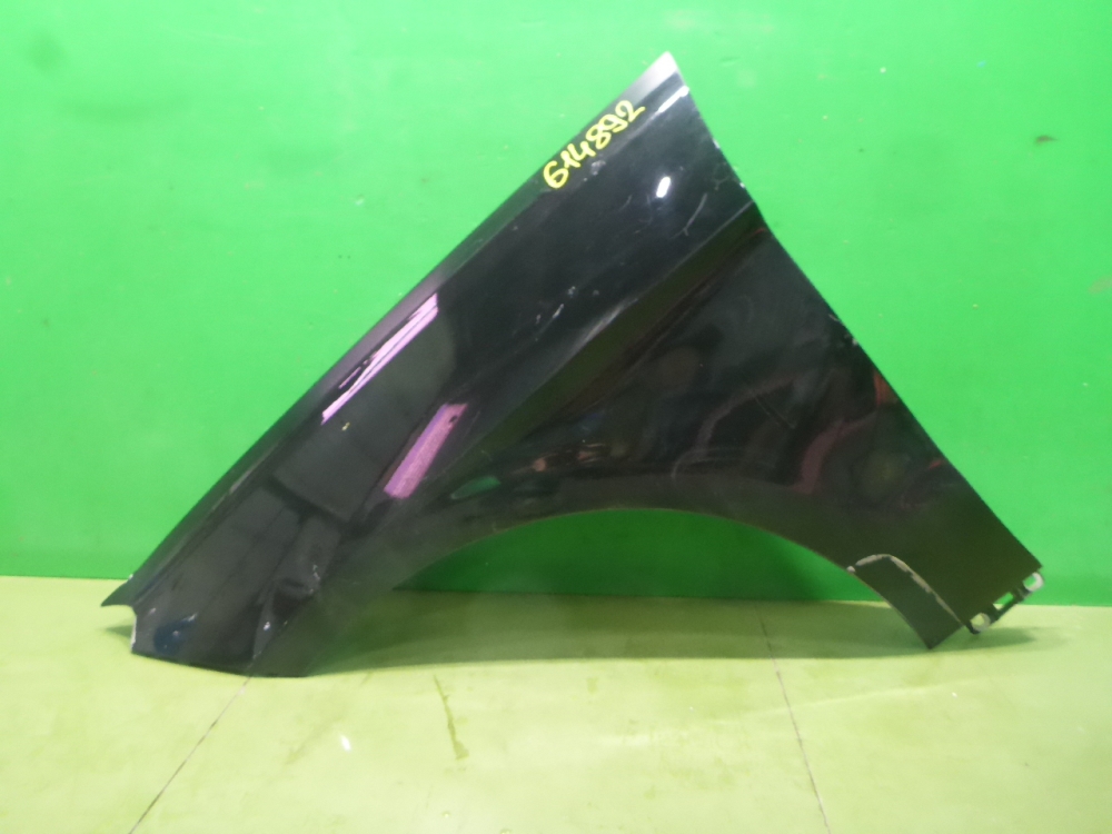 Крыло переднее левое