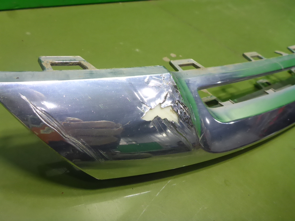 Накладка переднего бампера центральная