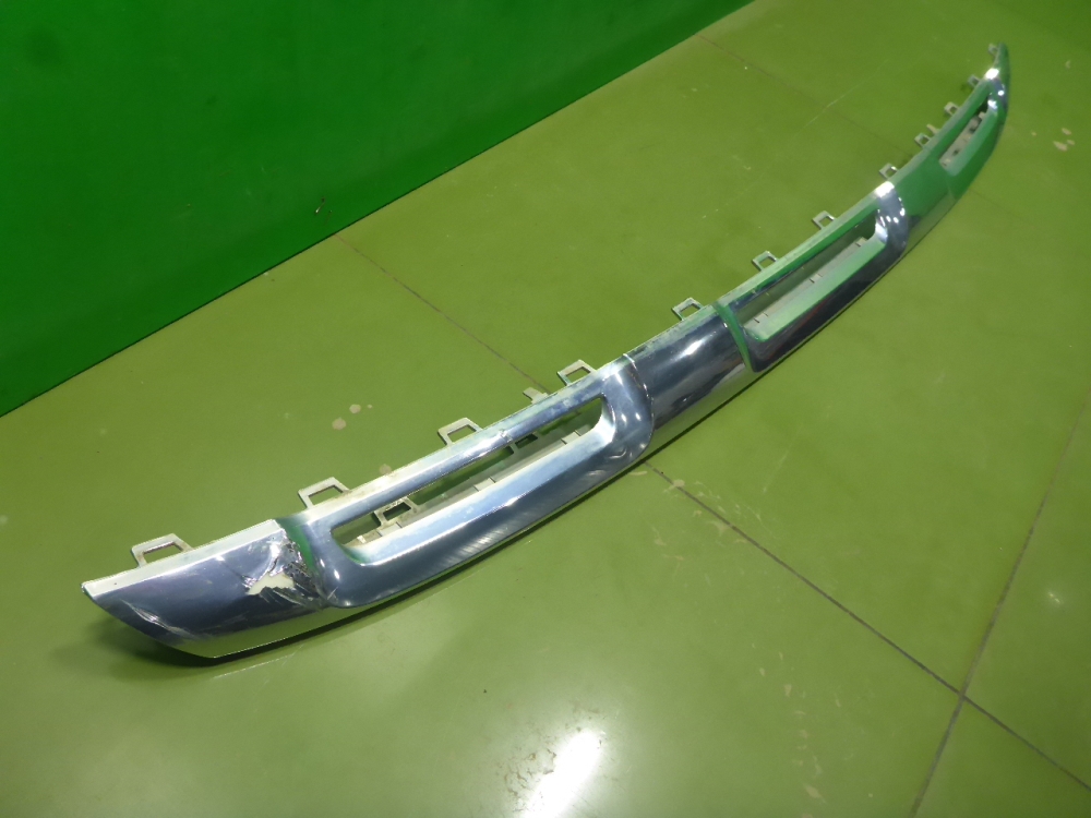 Накладка переднего бампера центральная