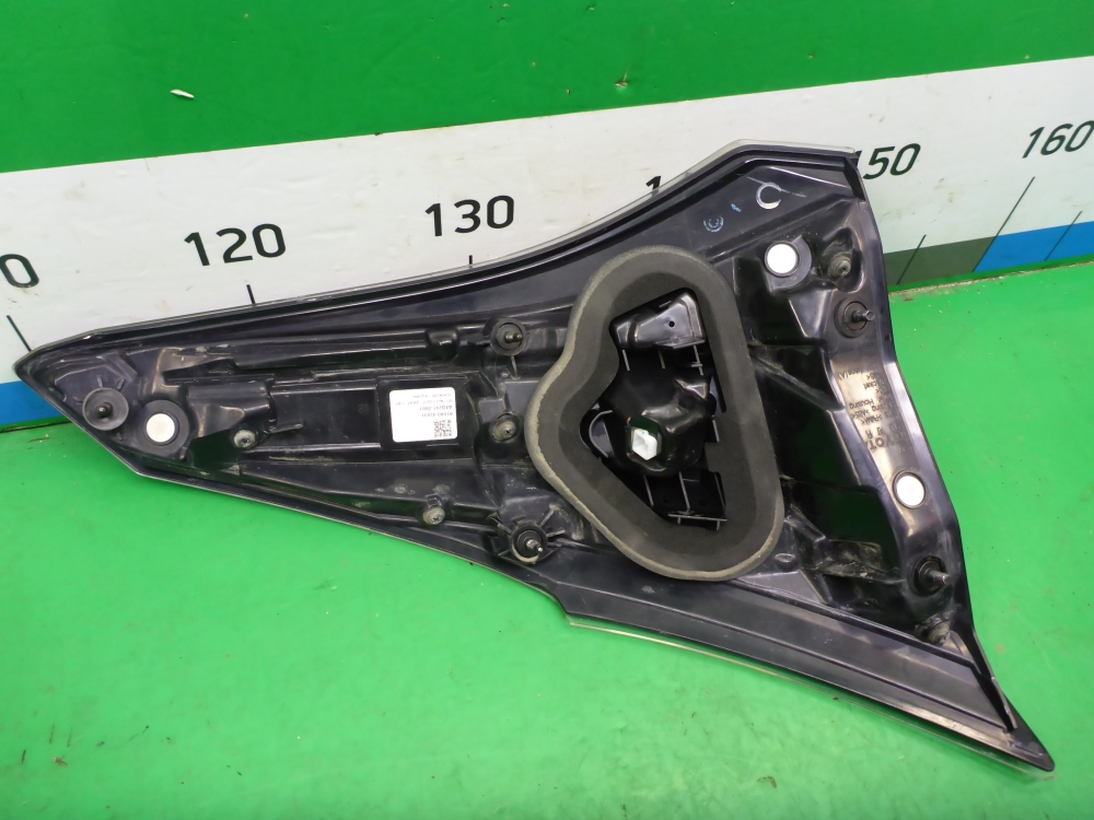 Фонарь задний внутренний правый