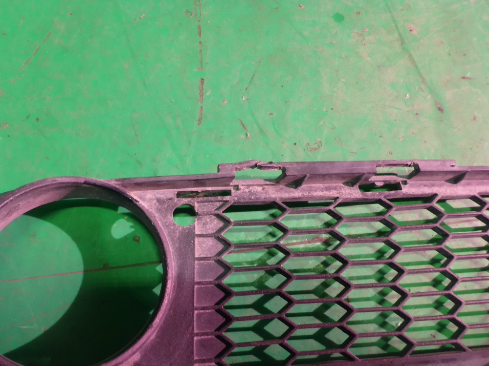 Решетка в бампер правая