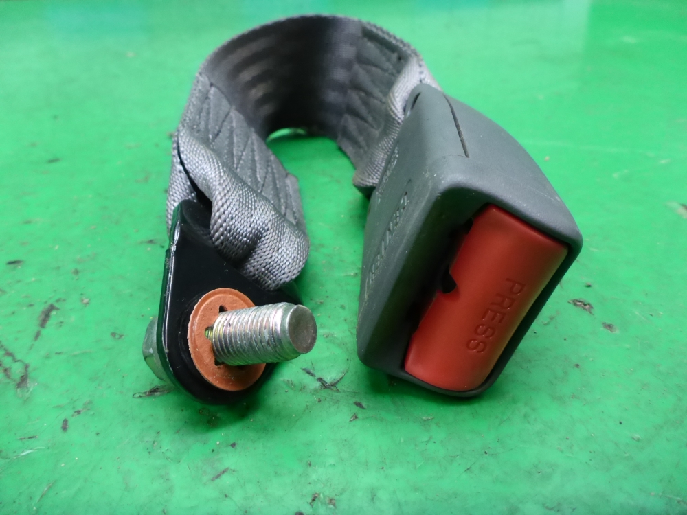 Ответная часть ремня безопасности