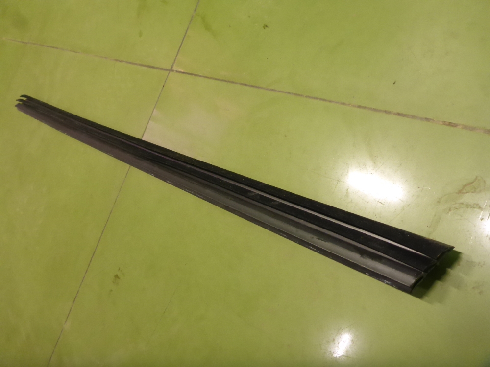 Уплотнитель стекла двери