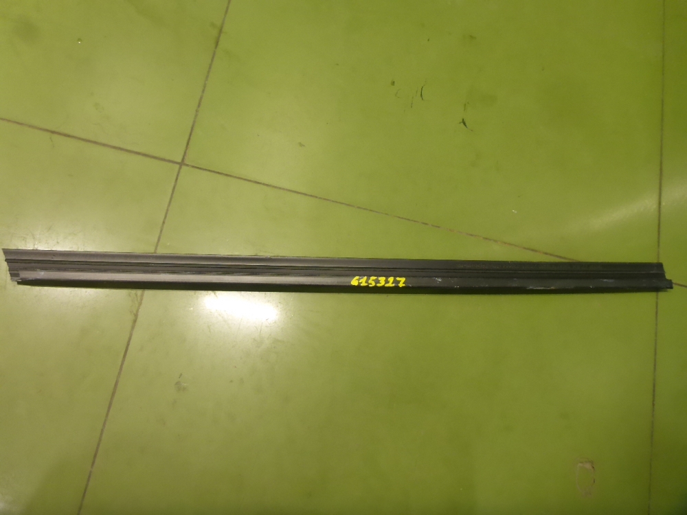 Уплотнитель стекла двери