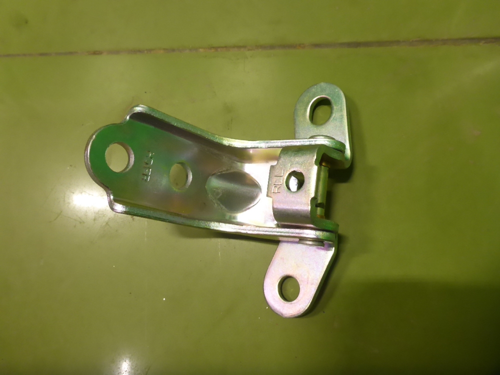 Петля двери передней левой нижняя