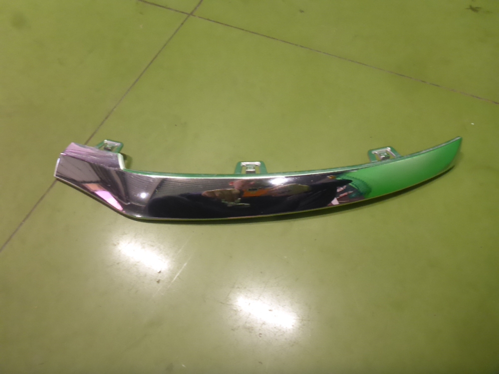 Накладка переднего бампера левая