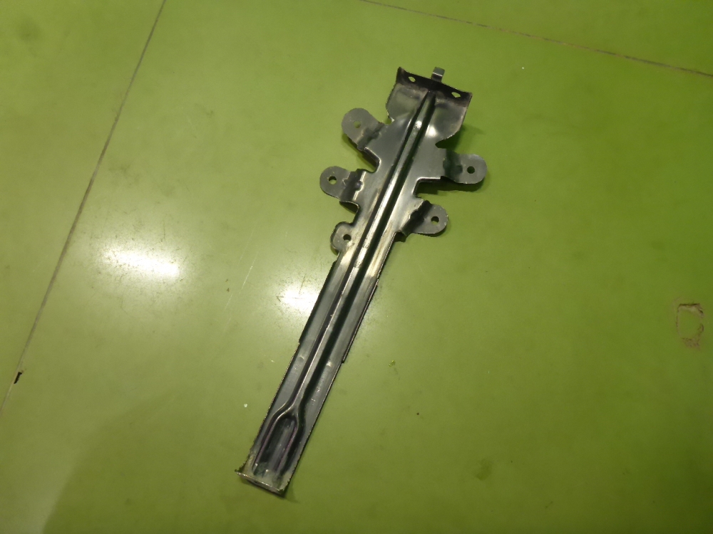 Кронштейн передней панели