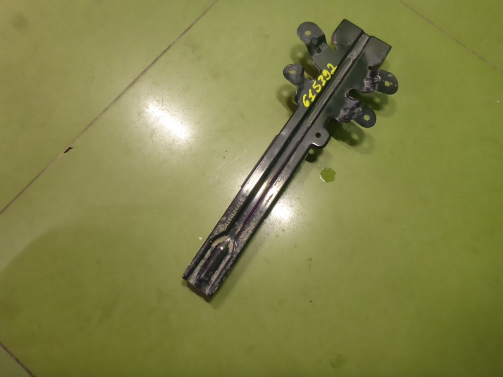 Кронштейн передней панели