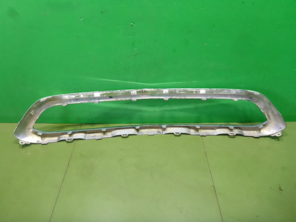 Накладка переднего бампера центральная