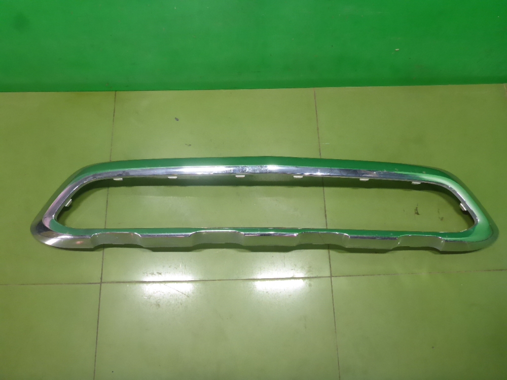 Накладка переднего бампера центральная