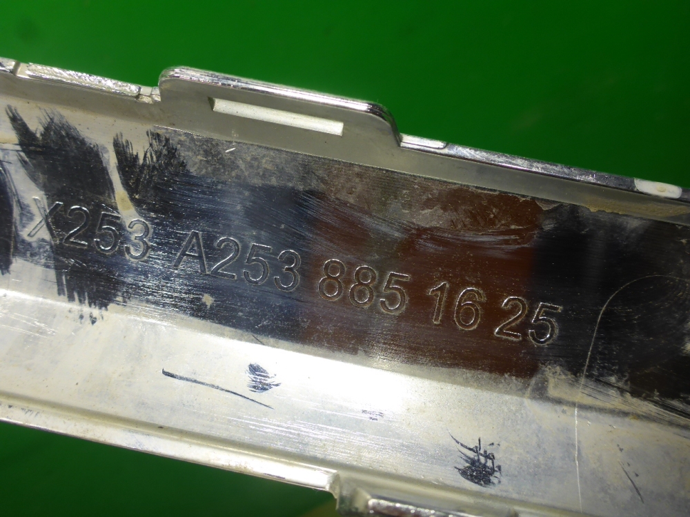 Накладка переднего бампера центральная