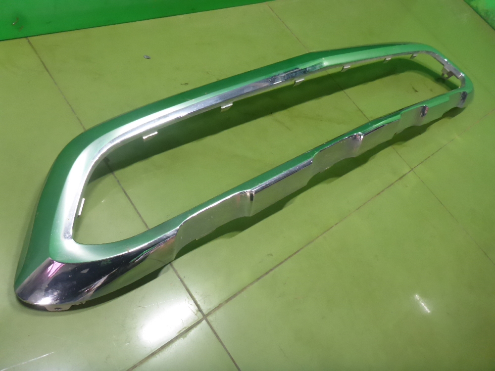 Накладка переднего бампера центральная