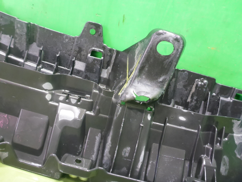 Кронштейн переднего бампера