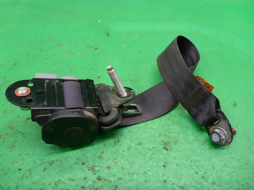 Ремень безопасности