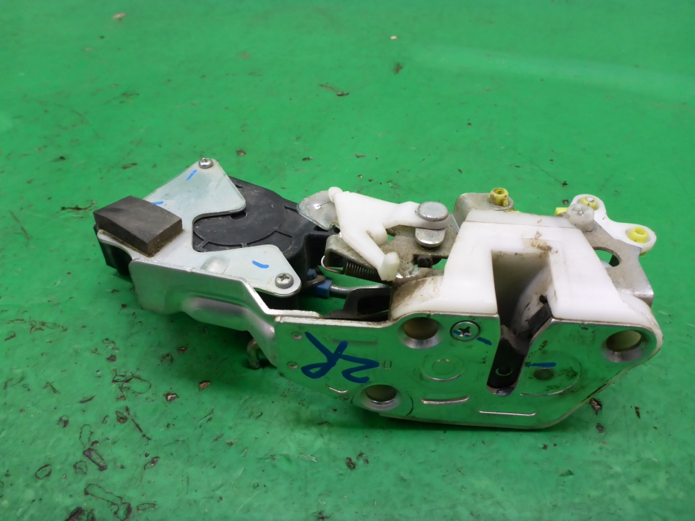 Замок двери задней правой