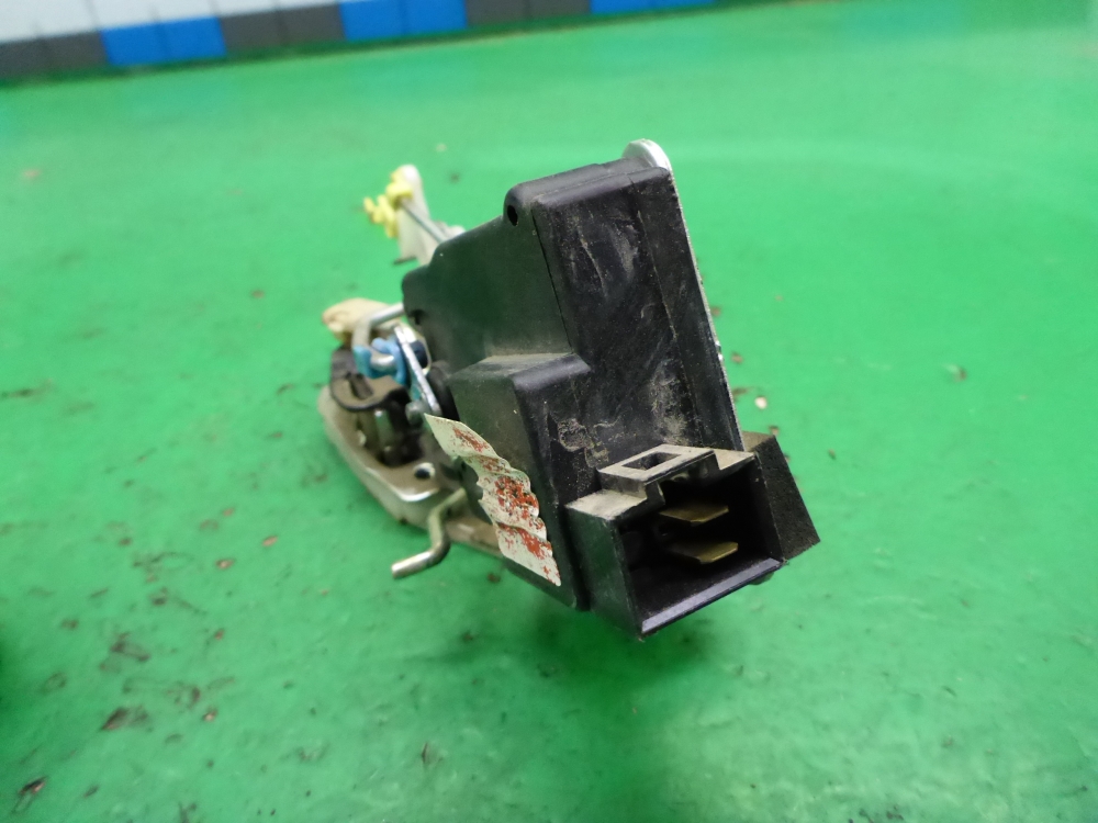 Замок двери задней правой