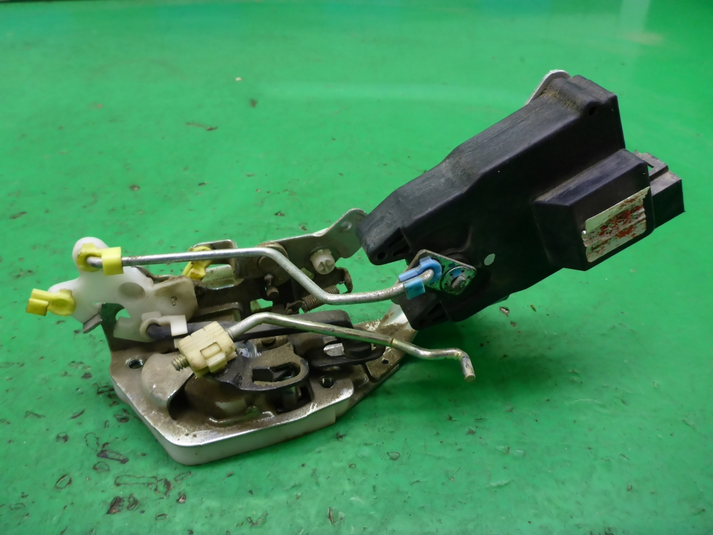 Замок двери задней правой