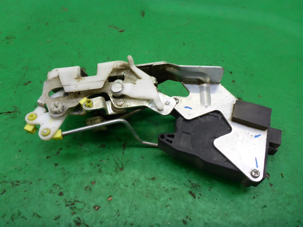 Замок двери задней правой