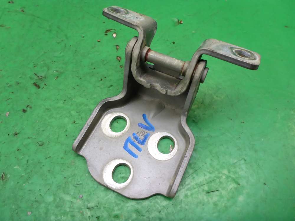 Петля двери передней левой верхняя