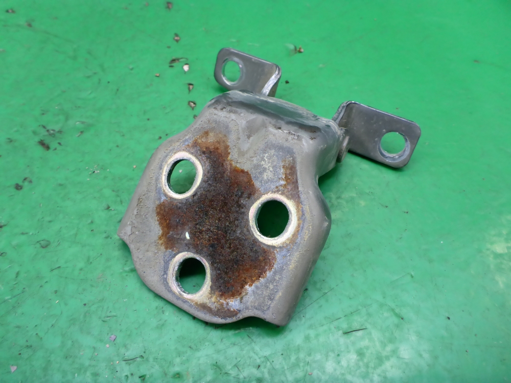 Петля двери передней правой верхняя