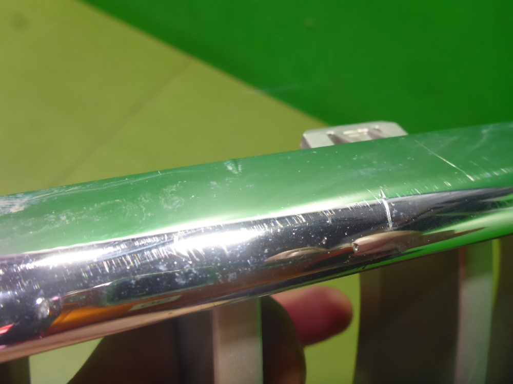 Решетка радиатора левая