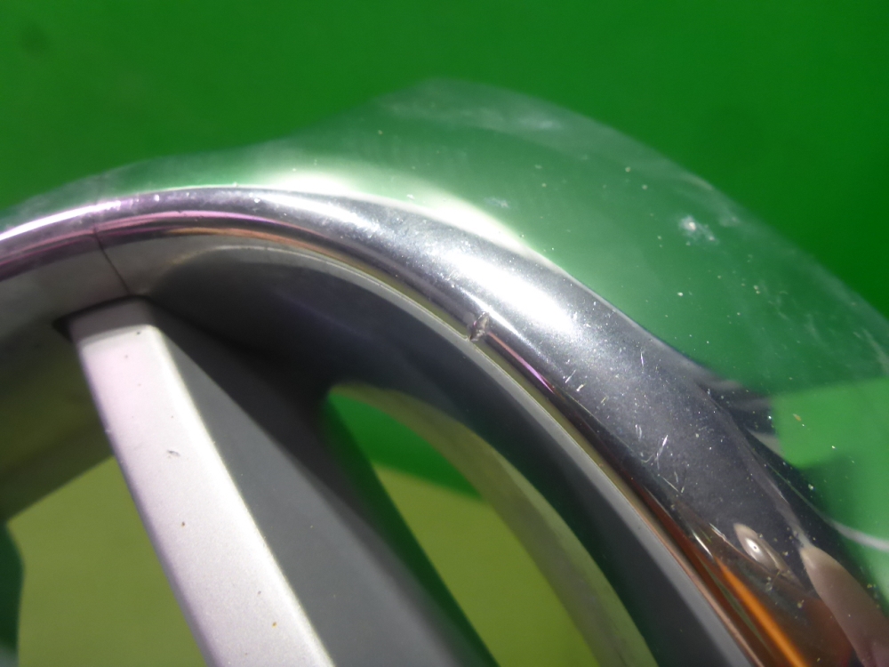 Решетка радиатора левая