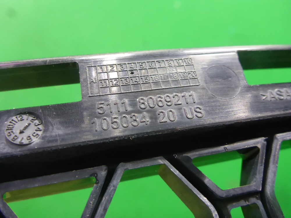 Решетка в бампер центральная