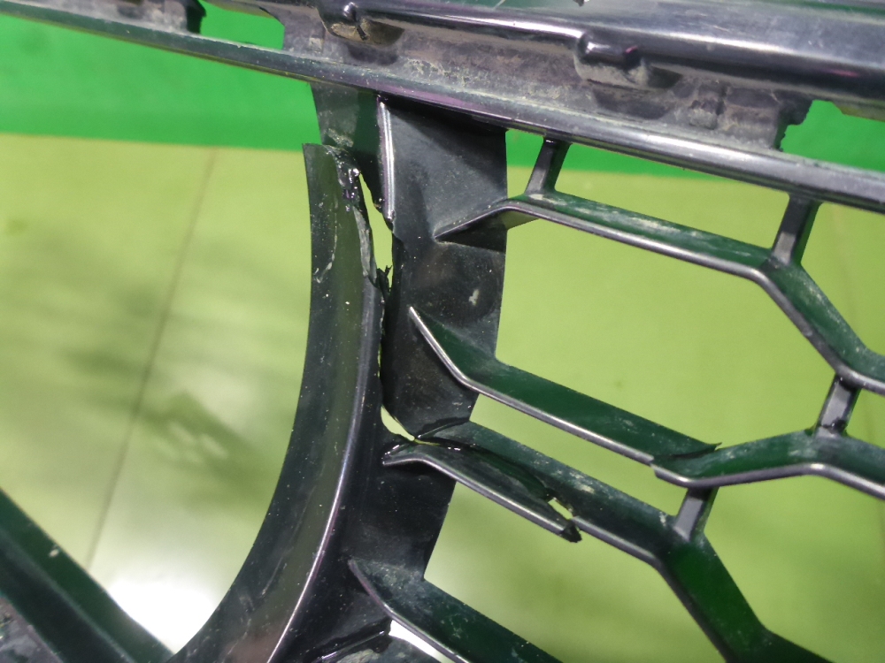 Решетка в бампер центральная