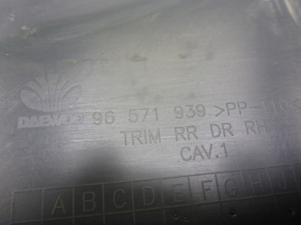 Обшивка двери задней правой