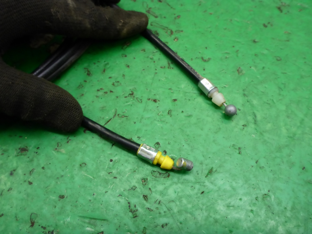 Трос открывания багажника