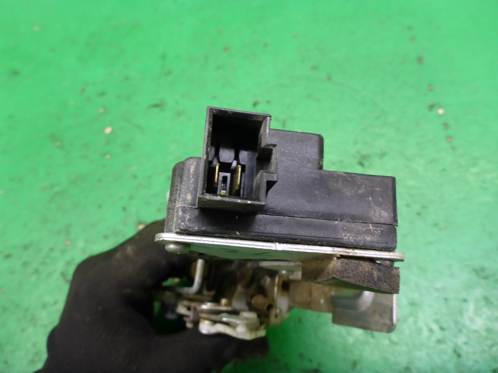 Замок двери задней левой