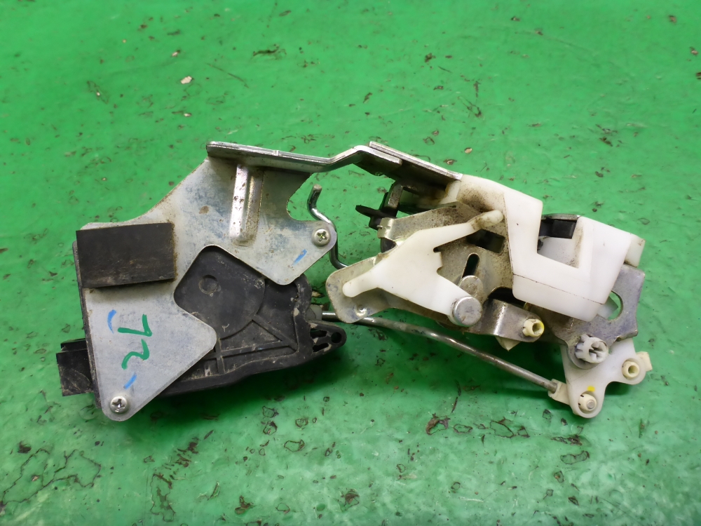 Замок двери задней левой