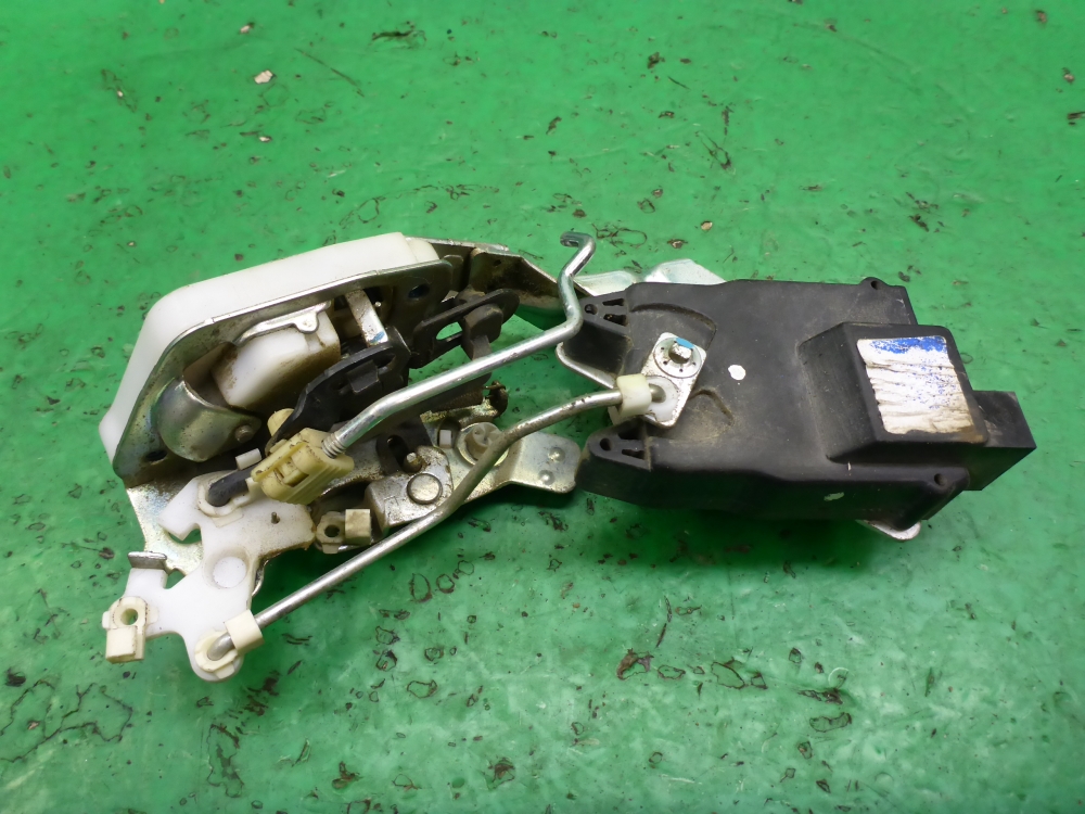 Замок двери задней левой