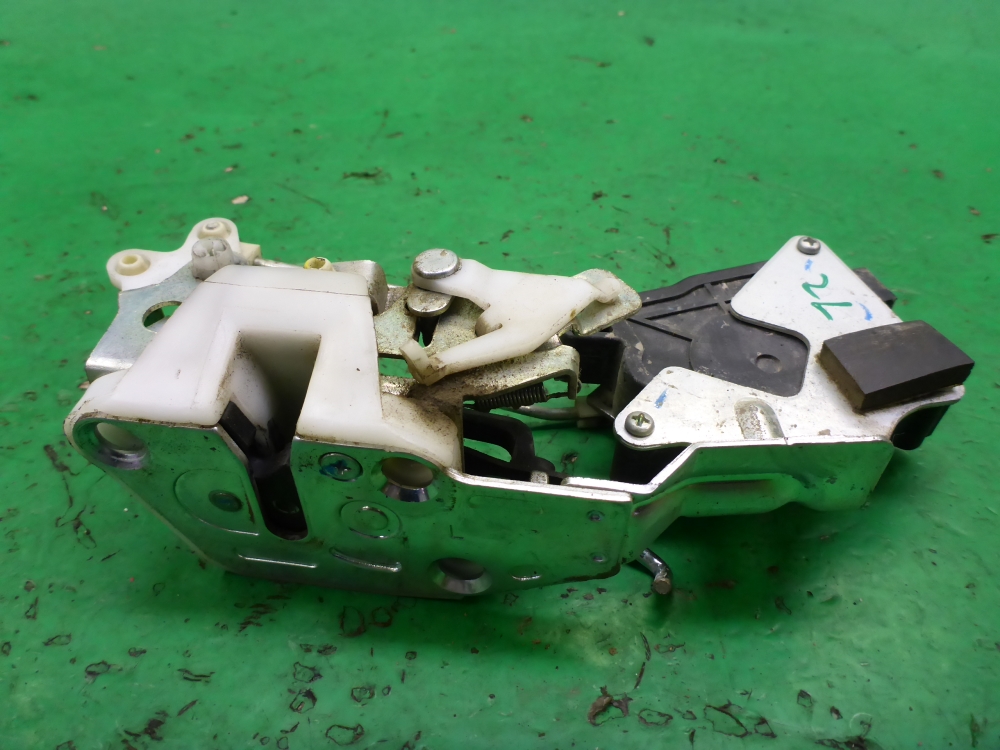 Замок двери задней левой