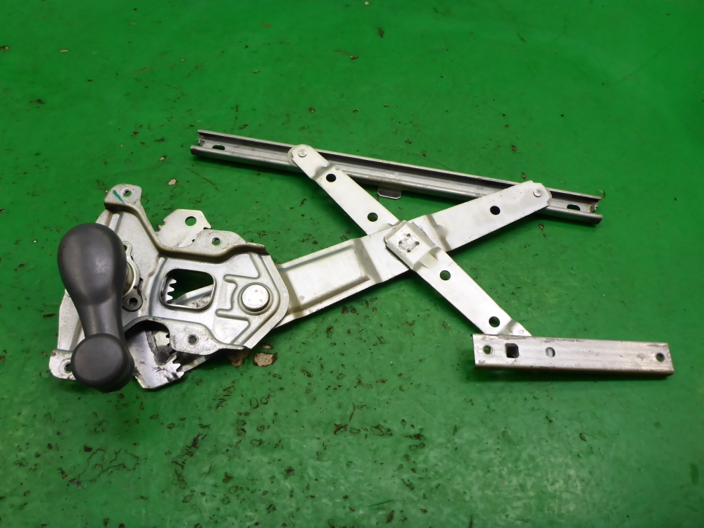 Стеклоподъемник механ. задний левый