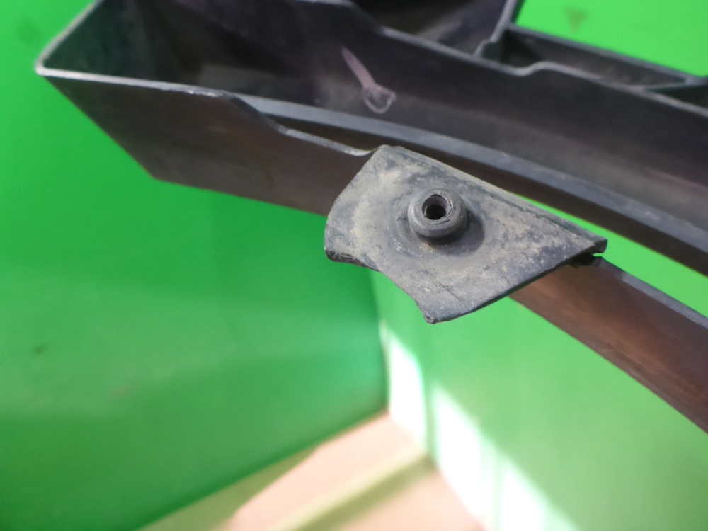 Усилитель переднего бампера