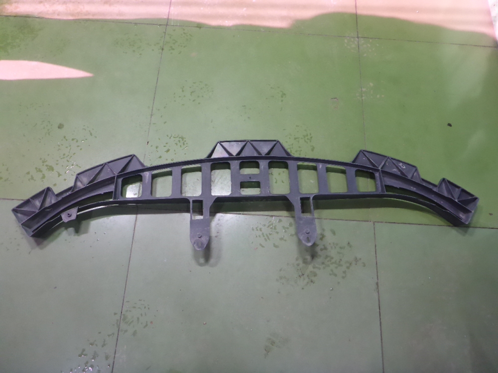 Усилитель переднего бампера