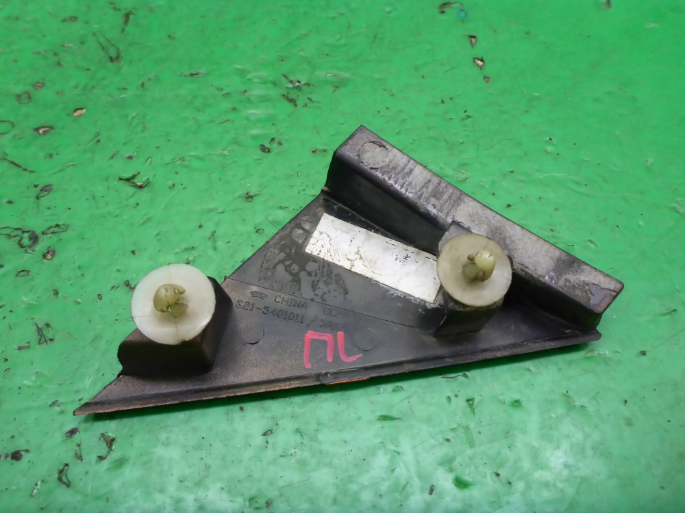 Накладка переднего крыла левого