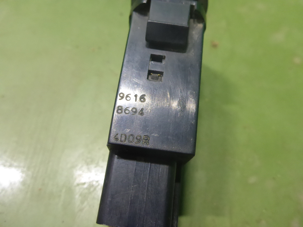 Кнопка обогрева заднего стекла