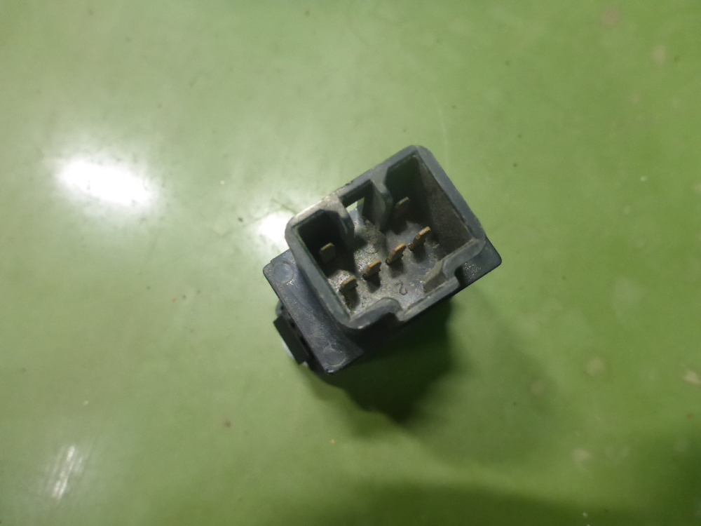 Кнопка обогрева заднего стекла