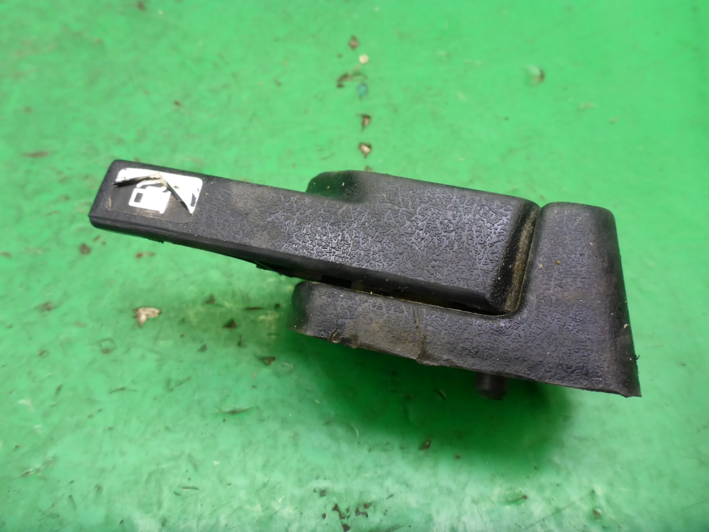 Ручка открывания лючка бензобака