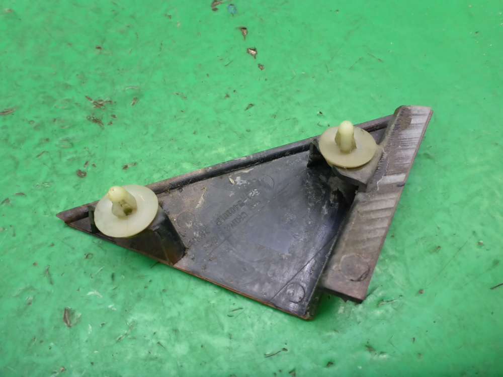 Накладка переднего крыла правого